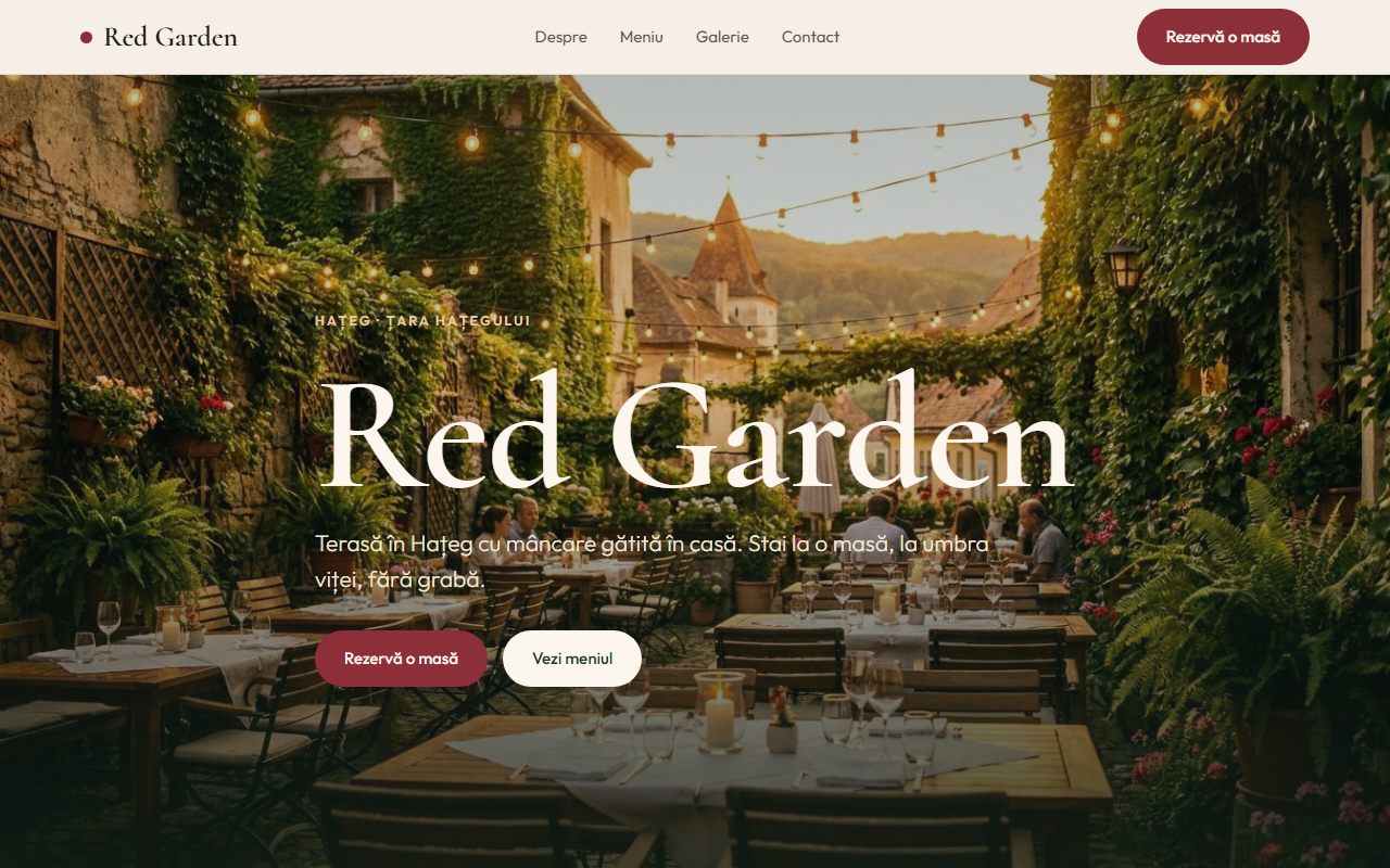 Pagina de prezentare a terasei Red Garden din Hațeg, cu imagine de fundal a terasei și butoane de rezervare